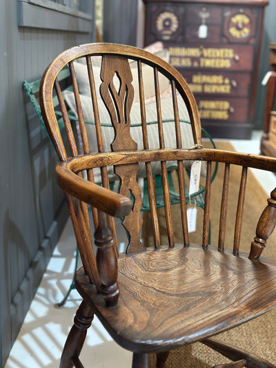 Early 19th Century Elm Windsor Chair