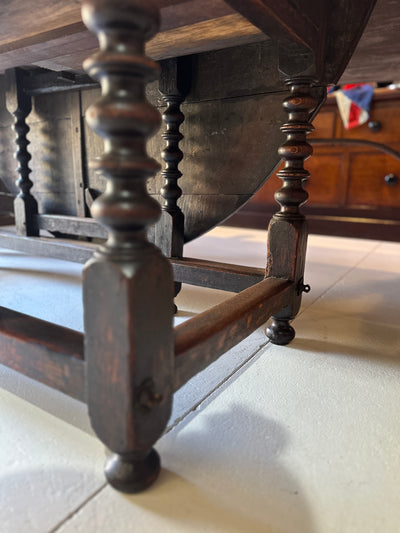 Large 18th Century English Oak Gate Leg Table
