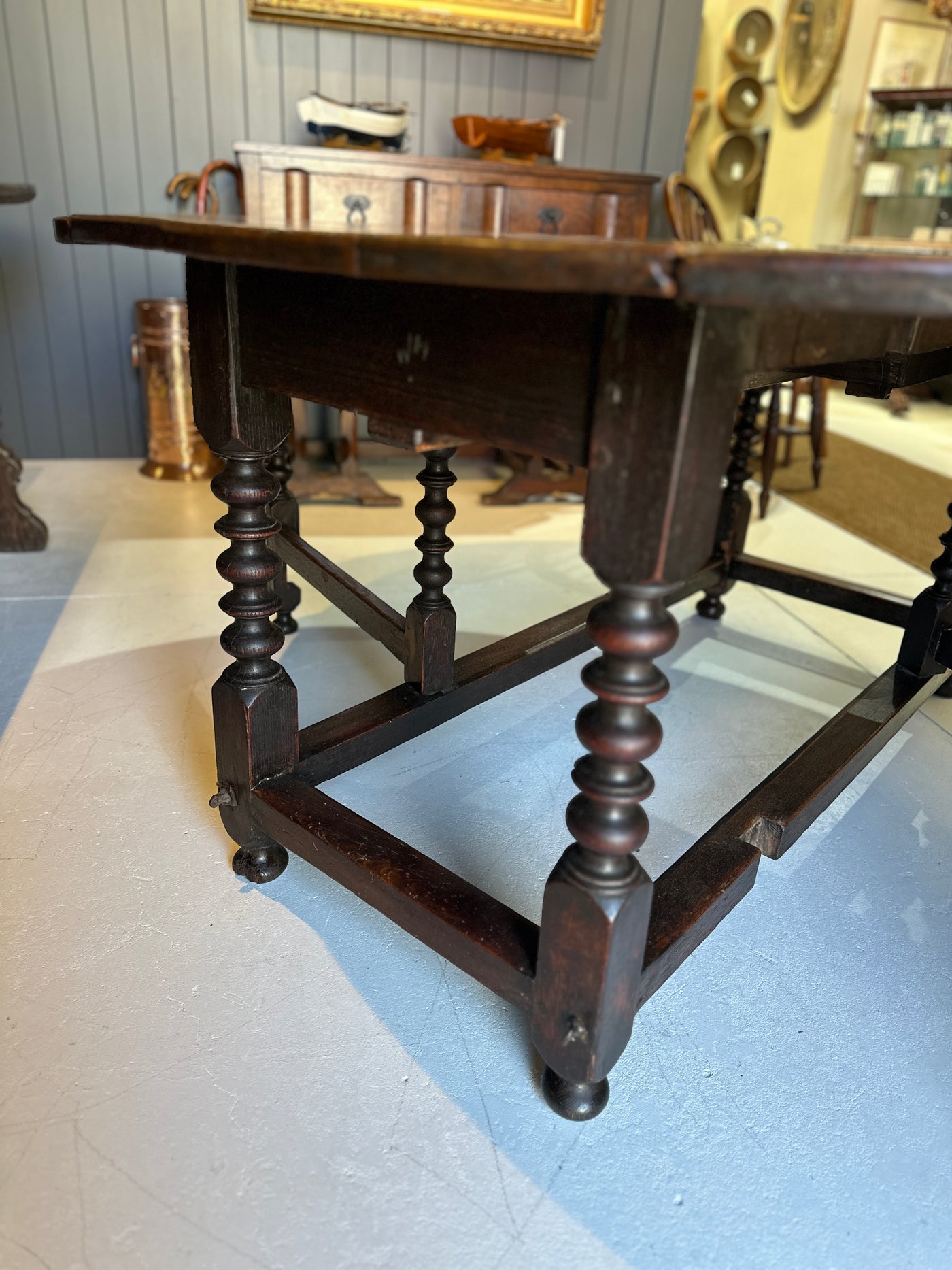 Large 18th Century English Oak Gate Leg Table