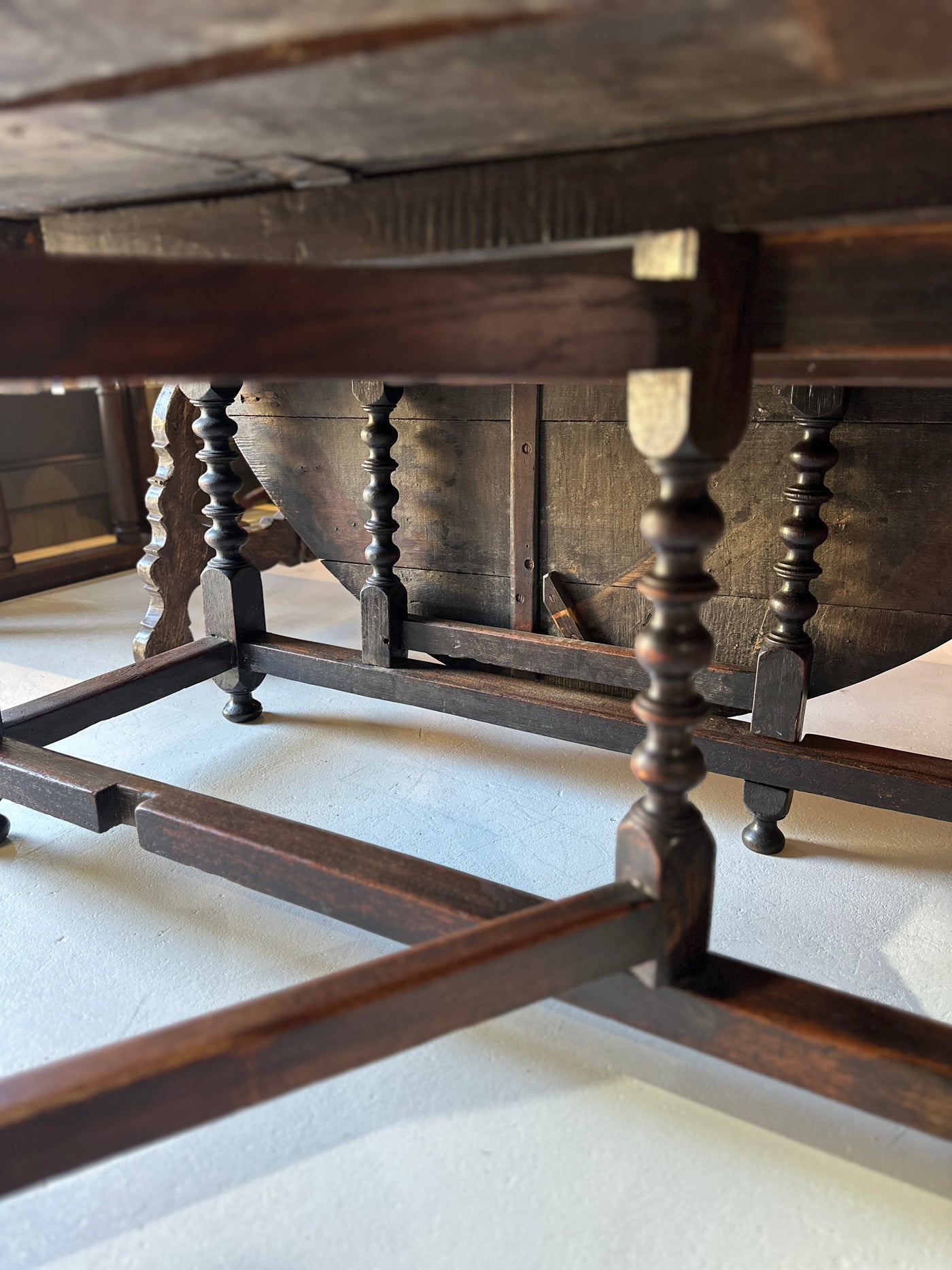 Large 18th Century English Oak Gate Leg Table