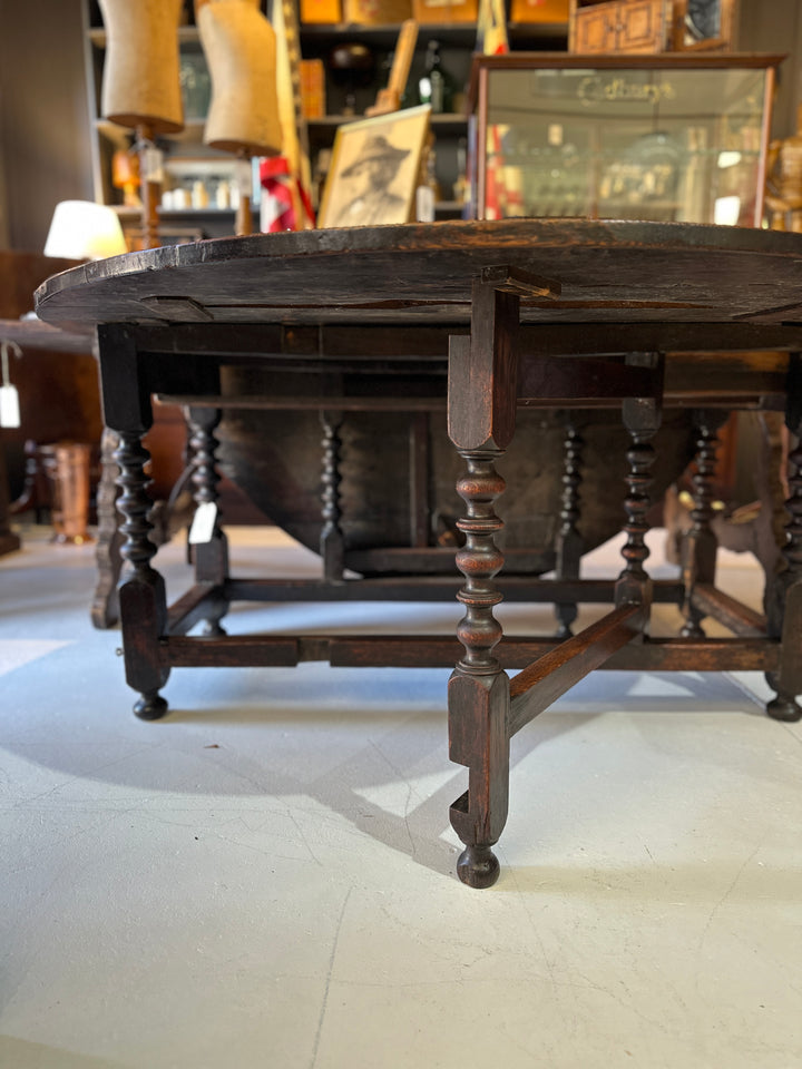 Large 18th Century English Oak Gate Leg Table